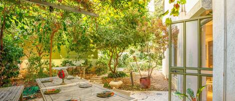 Apartment (2 Bedrooms) | Front of property