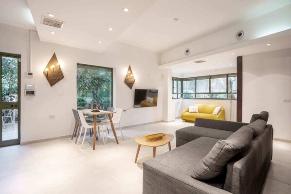 Interior - Ben Yehouda Jonquille (Tel Aviv)