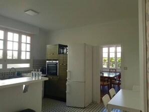 Frigorifero, forno, piano cottura, lavastoviglie