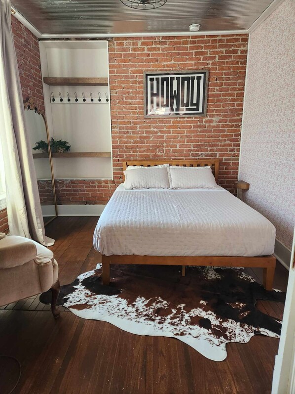 3 bedrooms, desk, free WiFi, bed sheets