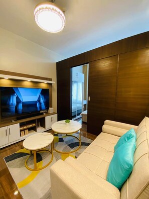 TV - Urbanview Oasis at Air Residences, your home in the heart of Makati! (Makati)