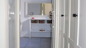 Interior - Stylish house next to a secluded beach offering amazing sunset views  (Kea)