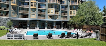 Cascade Lodge suite ski/bike storage room WIFI pool 2 hot tub sauna gym cable TV