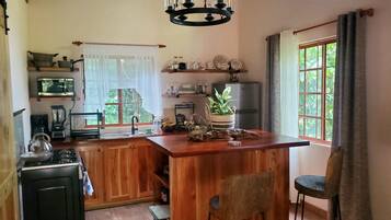 雪櫃、微波爐、焗爐、爐具