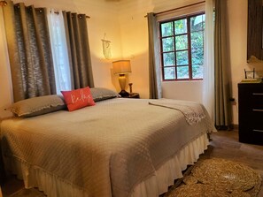 1 habitación, tabla de planchar con plancha, wifi gratis y ropa de cama