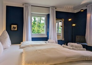 1 Schlafzimmer, Schreibtisch, Bügeleisen/Bügelbrett, Reisekinderbett