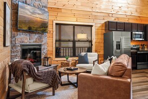 Una Smart TV, una chimenea, videojuegos