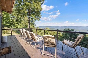 Terrace/patio - Levons Landing - The ULTIMATE Mountain View Near Lake Lure and Asheville (Bostic)