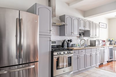 Charming 4 Bedroom House!1 Mile from Capitol Hill!