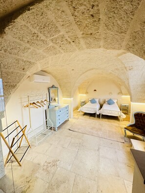 2 bedrooms, in-room safe, travel cot, WiFi