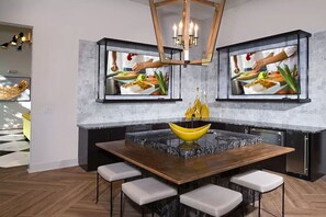 Dining - Austin Exquisite 1BR Apt w/pool (Austin)