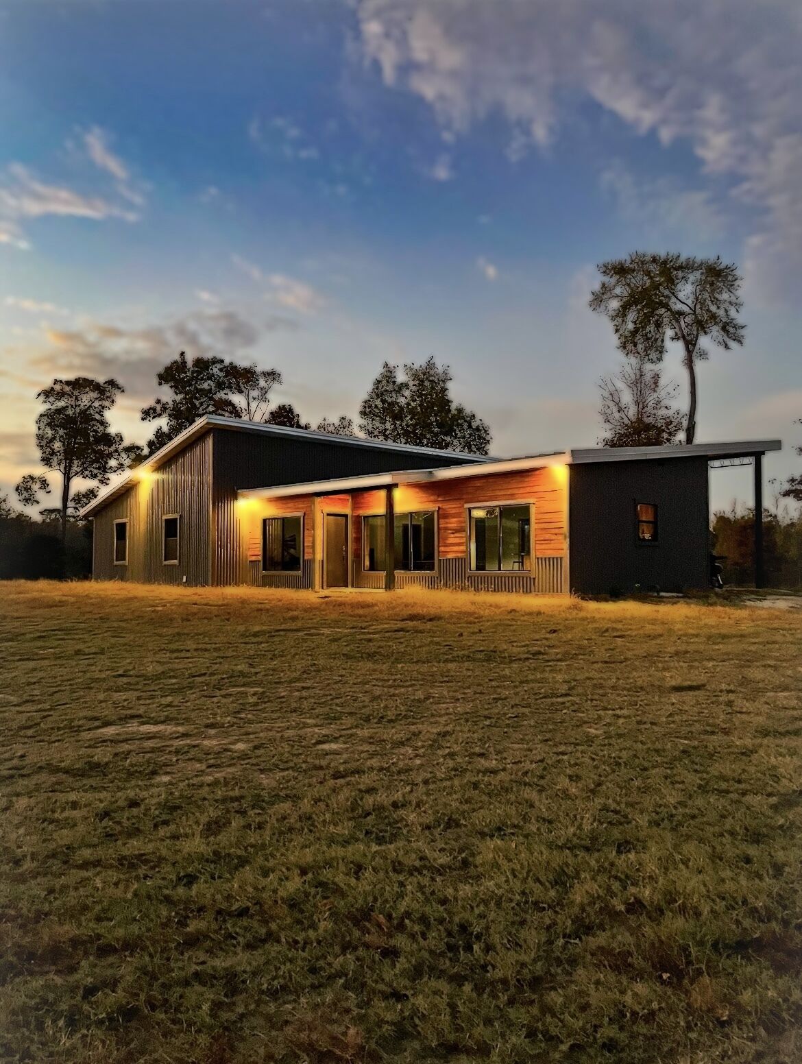 Modern Retreat with Stunning Views - 25 Mi to Little Rock!