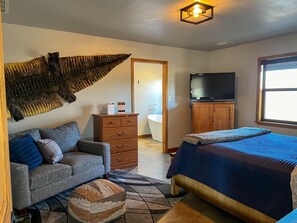 3 bedrooms, desk, WiFi, bed sheets