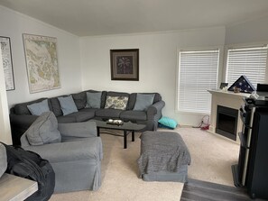 Living area - 2 bedroom, 2 bath home   (Blaine)