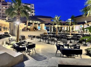 Outdoor dining - Trendy Studio at AlDau Heights with a balcony in Hurghada’s heart (محافظة البحر الأحمر)