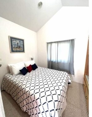 1 bedroom, bed sheets