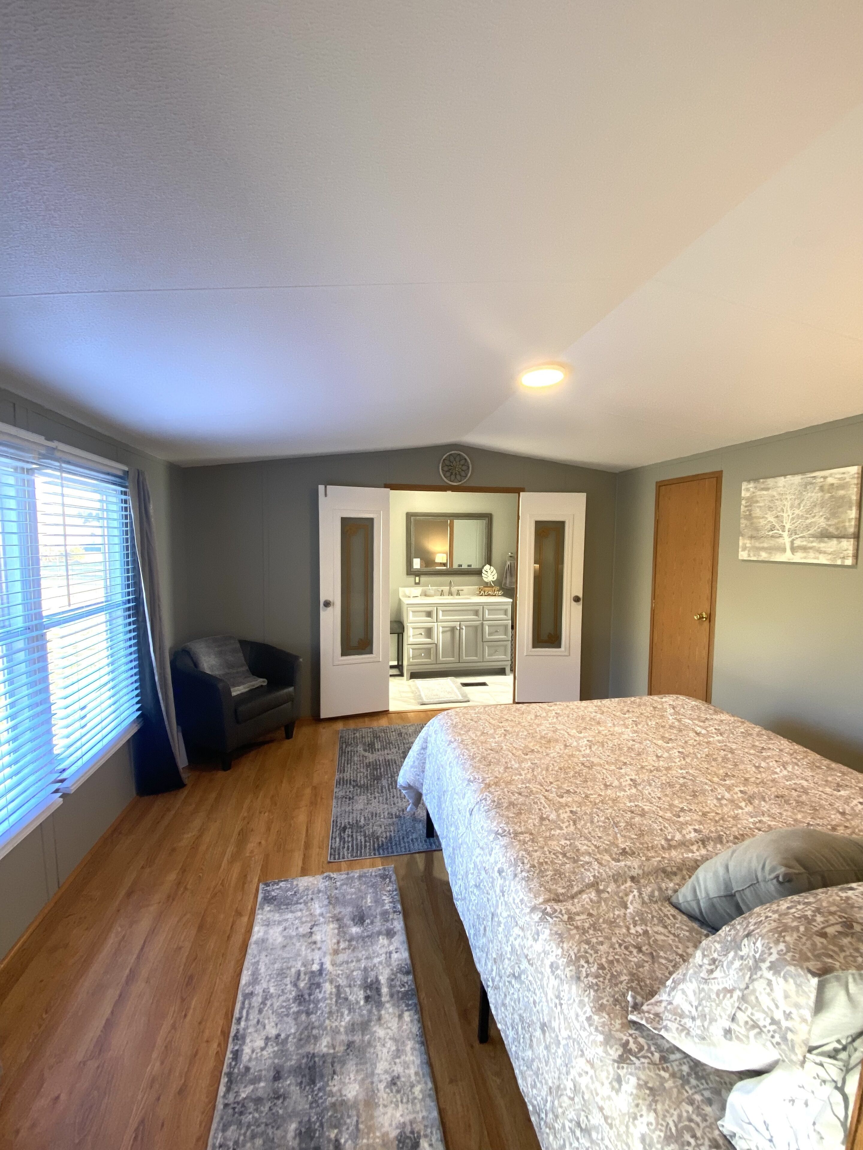 2 habitaciones, tabla de planchar con plancha y wifi gratis 