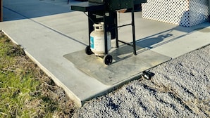 A mobile home with a concrete patio, a grill, and a portable table. - Della’s Delight- Sleeps 4 (Campbellsville)