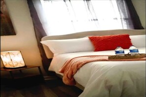 Room - Cheerful and Cozy 3-bedroom home with hot tub. You’ll love! (Tulsa)