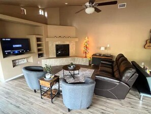 スマートテレビ、暖炉