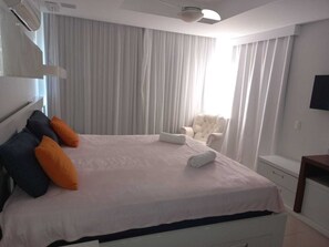 5 bedrooms, desk, iron/ironing board, free WiFi