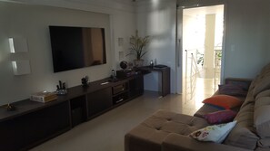 Smart TV, table tennis