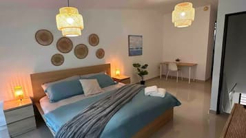 3 bedrooms, desk, iron/ironing board, free WiFi