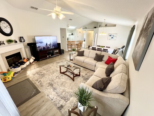 Sunset near the lake up to 12 guests,4bds,2baths