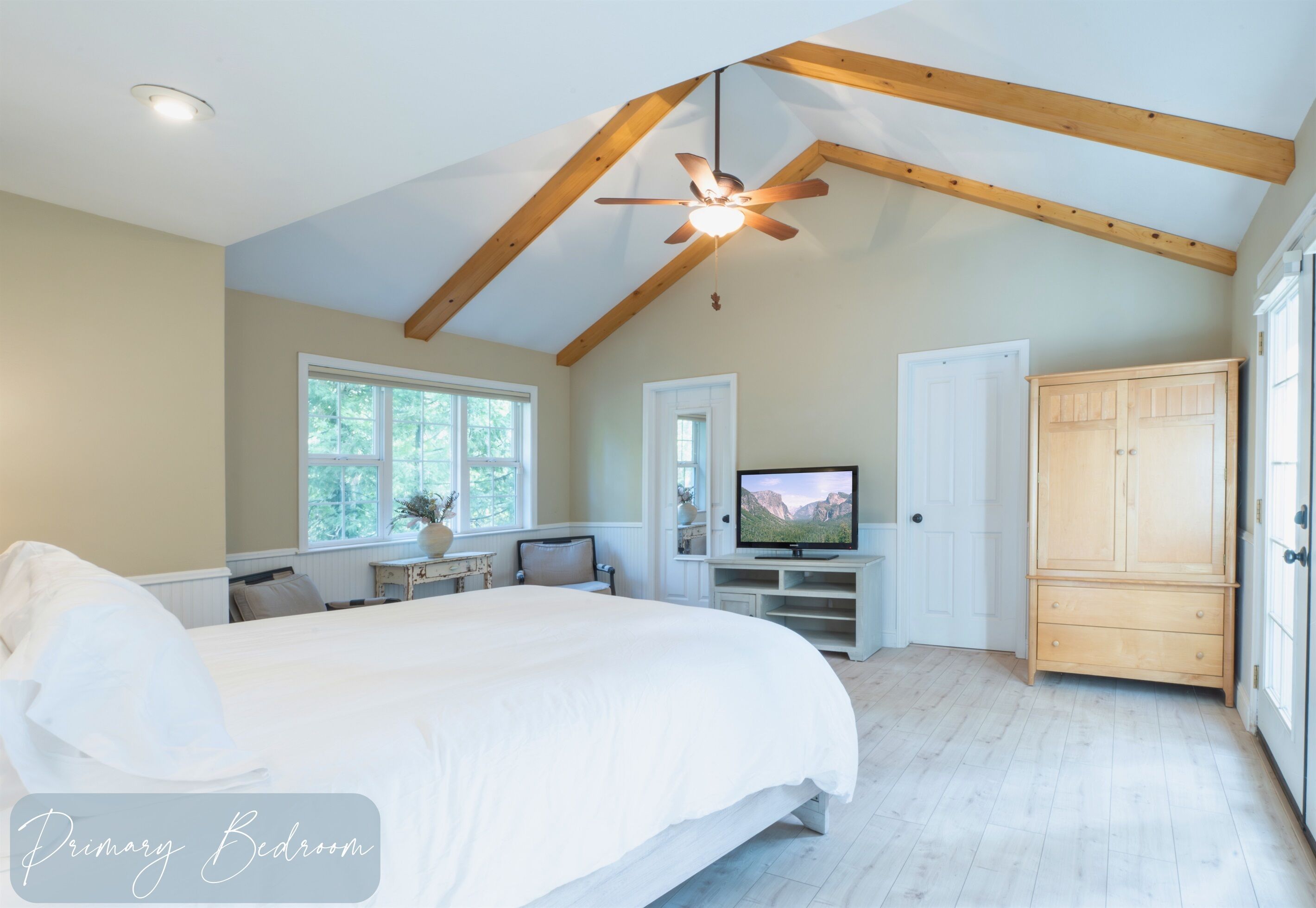 3 bedrooms, desk, iron/ironing board, travel cot