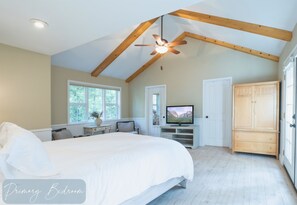 3 Schlafzimmer, Schreibtisch, Bügeleisen/Bügelbrett, Reisekinderbett