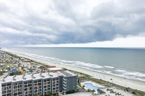 Sun-loungers, beach towels - Oceanfront 2B/2B family sized condo (Myrtle Beach)
