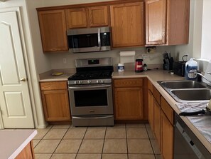 Microwave, oven, stovetop, dishwasher - Two-story, three-bedroom casa less than 2 miles from Albuquerque Balloon Fiesta! (Albuquerque)