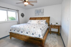 2 室のベッドルーム、WiFi (無料)、ベッドシーツ