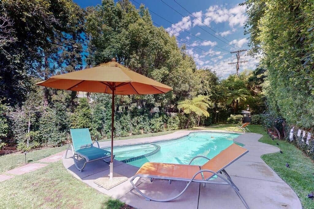 Spacious 4BR Brentwood Home with Pool/BBQ!