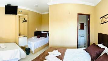 家庭客房, 多張床, 行政樓層 | 迷你吧、獨特設計、獨特裝修、書桌