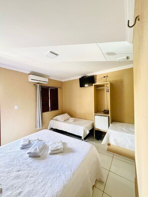 Family Room, Multiple Beds, Executive Level | Minibar, individually decorated, individually furnished, desk - HOTEL PINTO MARTINS (Camocim)