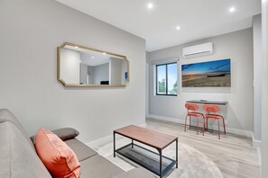 Smart TV - 2922 Banyan Units (Fort Lauderdale)