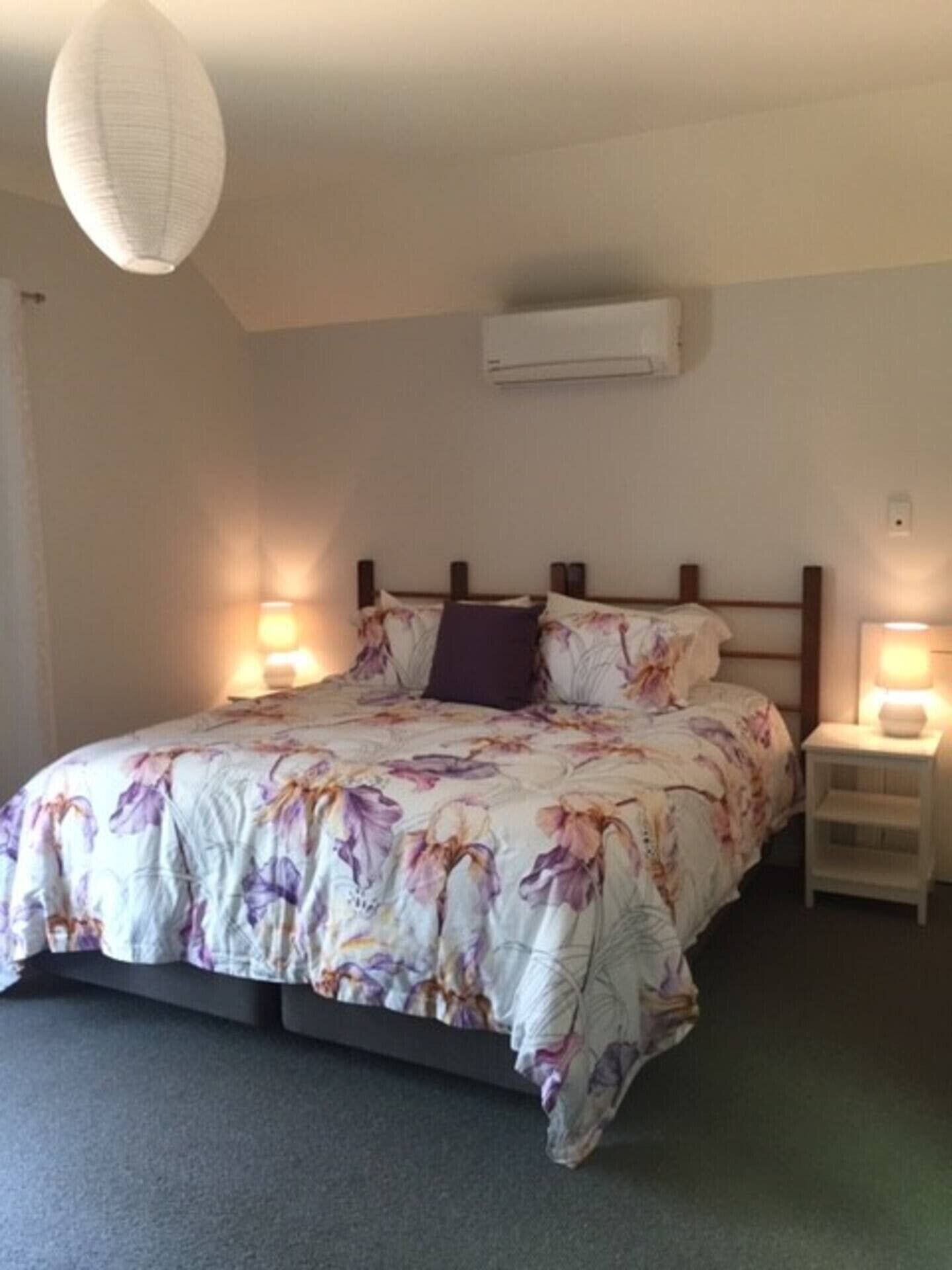 1 habitación, escritorio, tabla de planchar con plancha y wifi gratis 