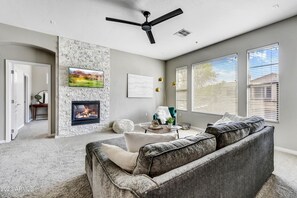 智能电视、壁炉