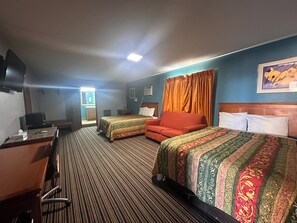 مكتب ومساحة عمل للكمبيوتر المحمول ومكواة/لوح كي وواي فاي مجانًا