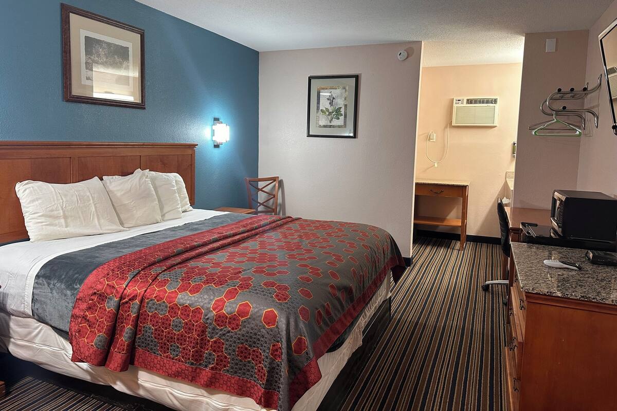 Standard Single Room | Desk, laptop workspace, iron/ironing board, free WiFi