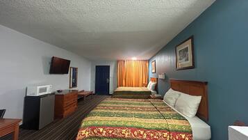 Desk, laptop workspace, iron/ironing board, free WiFi