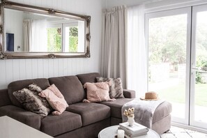 Smart TV - The Whitehouse Austinmer (Austinmer)