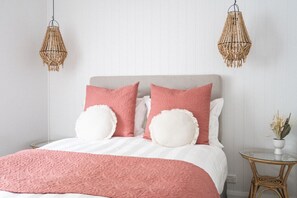 2 Schlafzimmer, Schreibtisch, Bügeleisen/Bügelbrett, WLAN