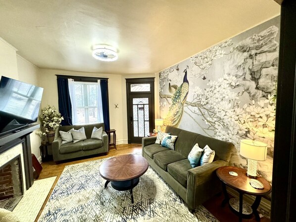 Smart TV - Historic Dutchtown Delight with King Bed (St. Louis)