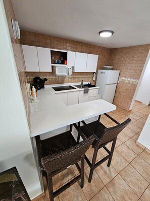 Fridge, microwave, stovetop, coffee/tea maker