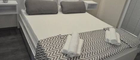 1 chambre, fer et planche à repasser, Wi-Fi, draps fournis