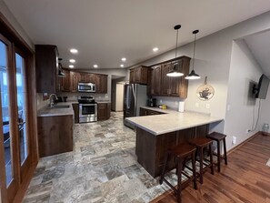 Refrigerador, microondas, horno y parrilla de estufa 