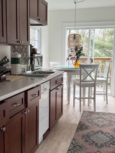 Bright fresh with Harbour views close to everything