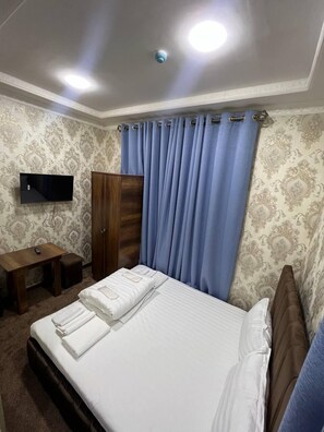 Classic Double Room | Desk, iron/ironing board, free WiFi - Sofa Hotel (Tashkent)